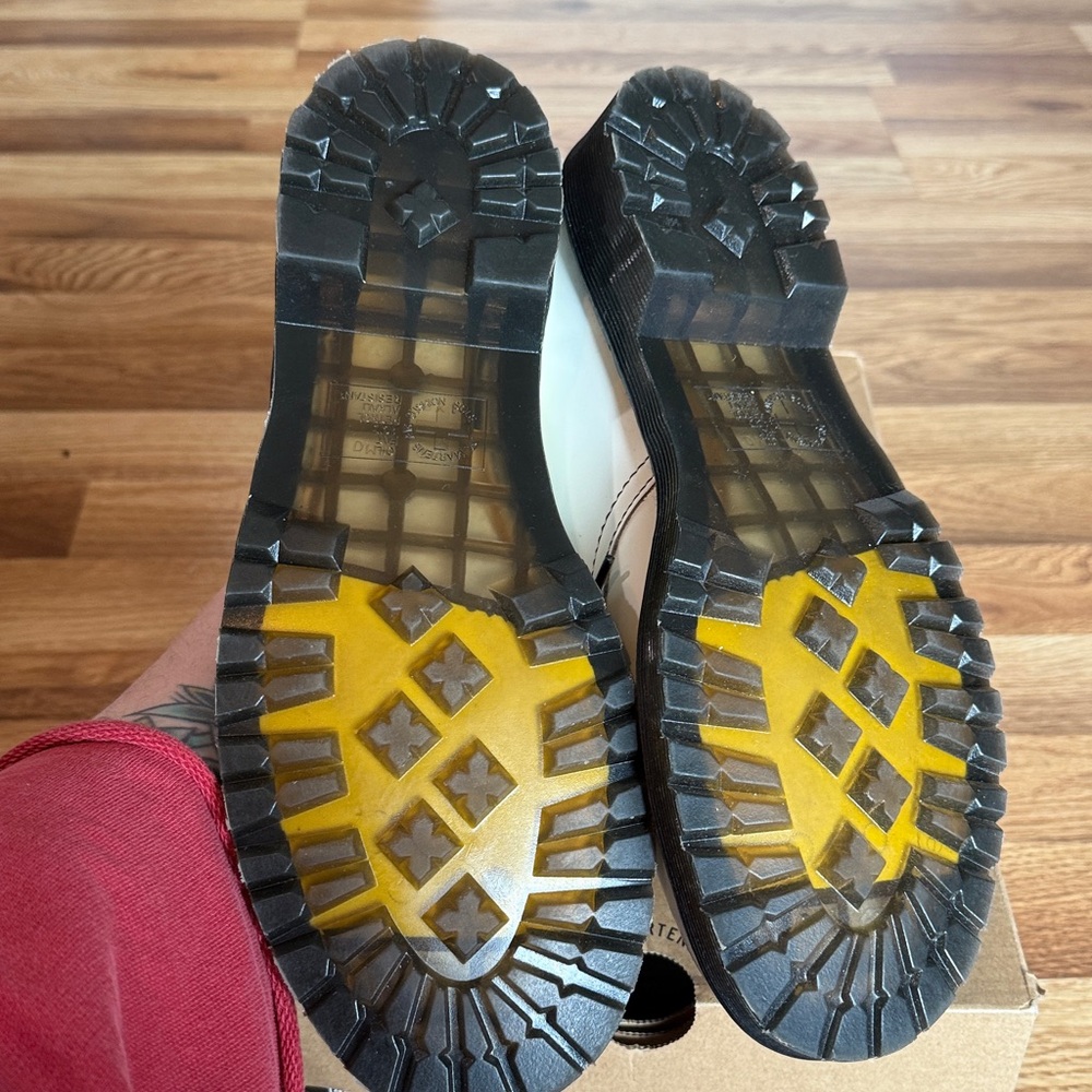 Dr. Martens White Leather Shoes with Black Sheer Laces - Picture 4 of 5